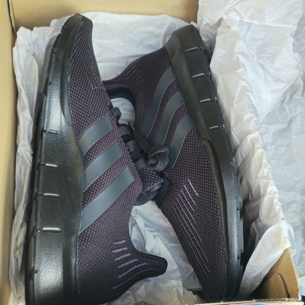 Adidas Men's Black Swift Run Sneakers Sz9